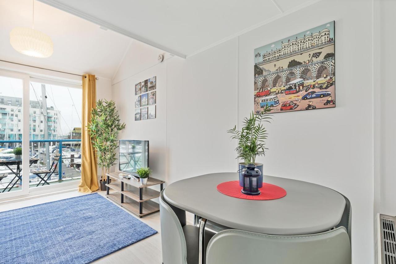 On The Water With Free Parking - By My Getaways Apartment Brighton Ngoại thất bức ảnh